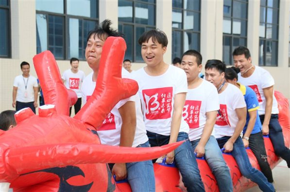 平時威風四面的飛龍,今天有點萌萌噠呢!